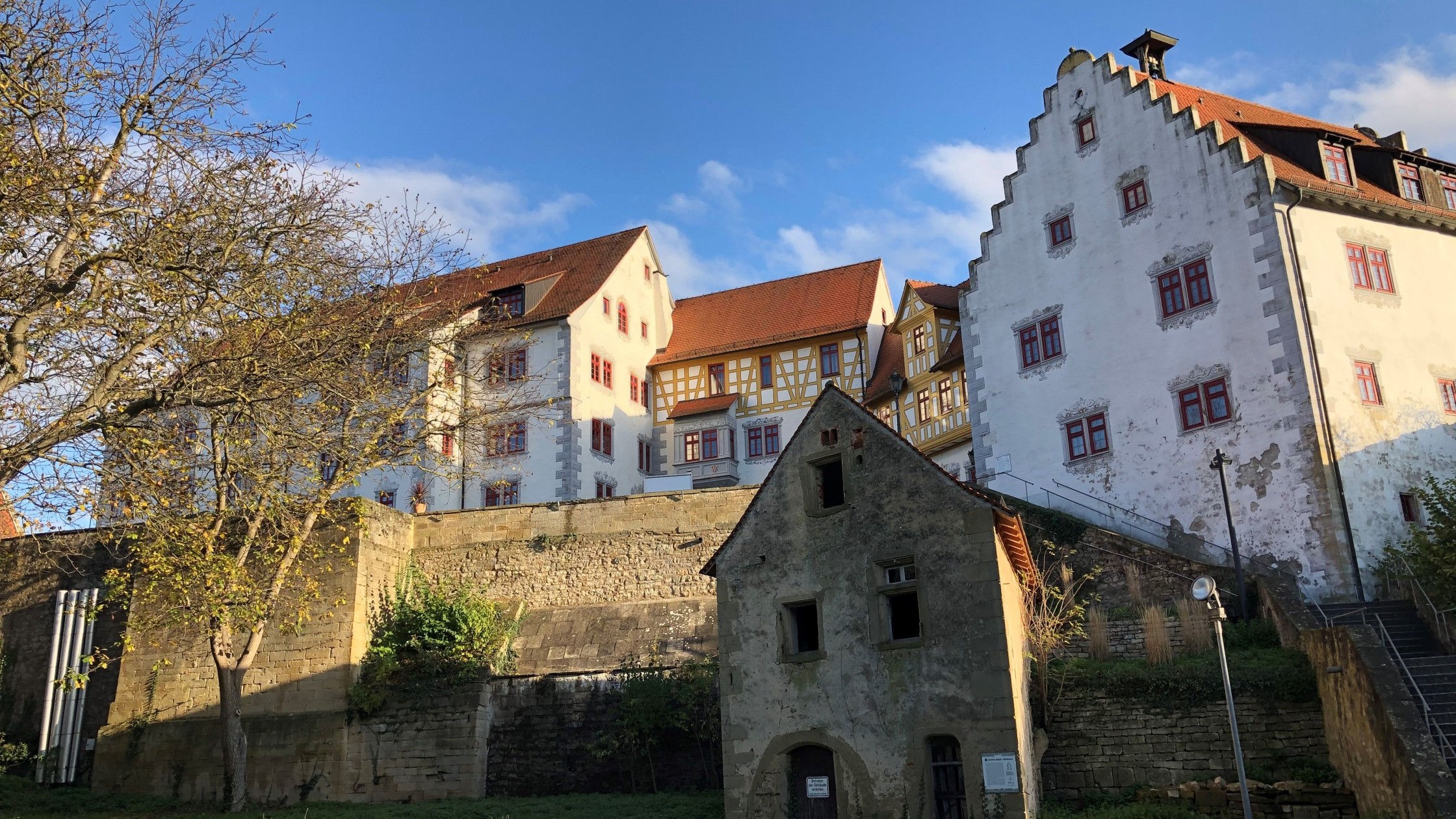 Schloss Liebenstein_Aussenbereich von unten