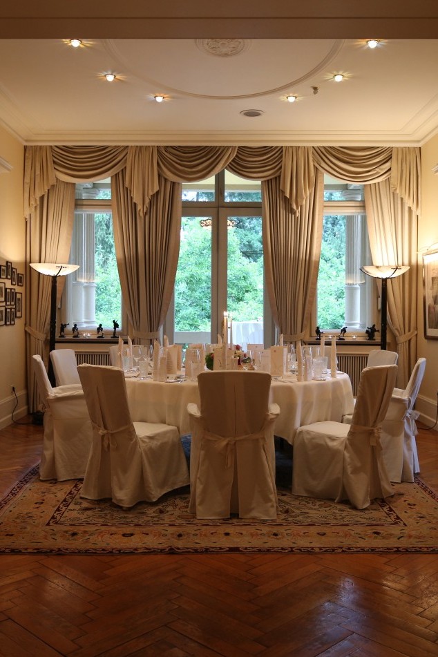 Villa Hammerschmiede_Musikzimmer runder Tisch